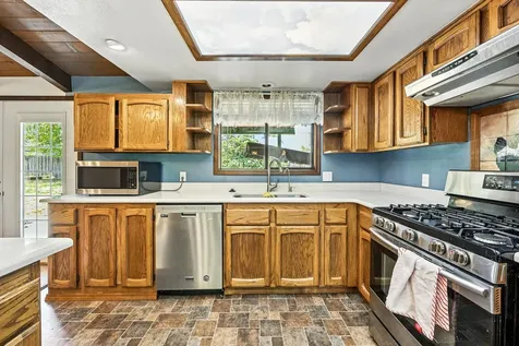 1236 La Loma Drive Medford OR 97504