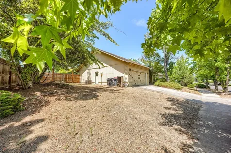 1236 La Loma Drive Medford OR 97504
