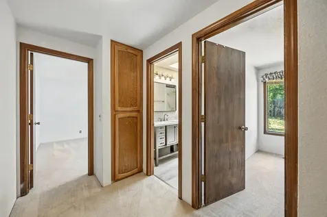 1236 La Loma Drive Medford OR 97504