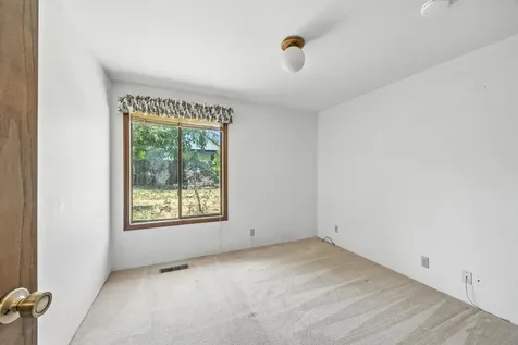 1236 La Loma Drive Medford OR 97504