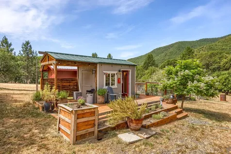 1472 Sardine Creek Road Gold Hill OR 97525