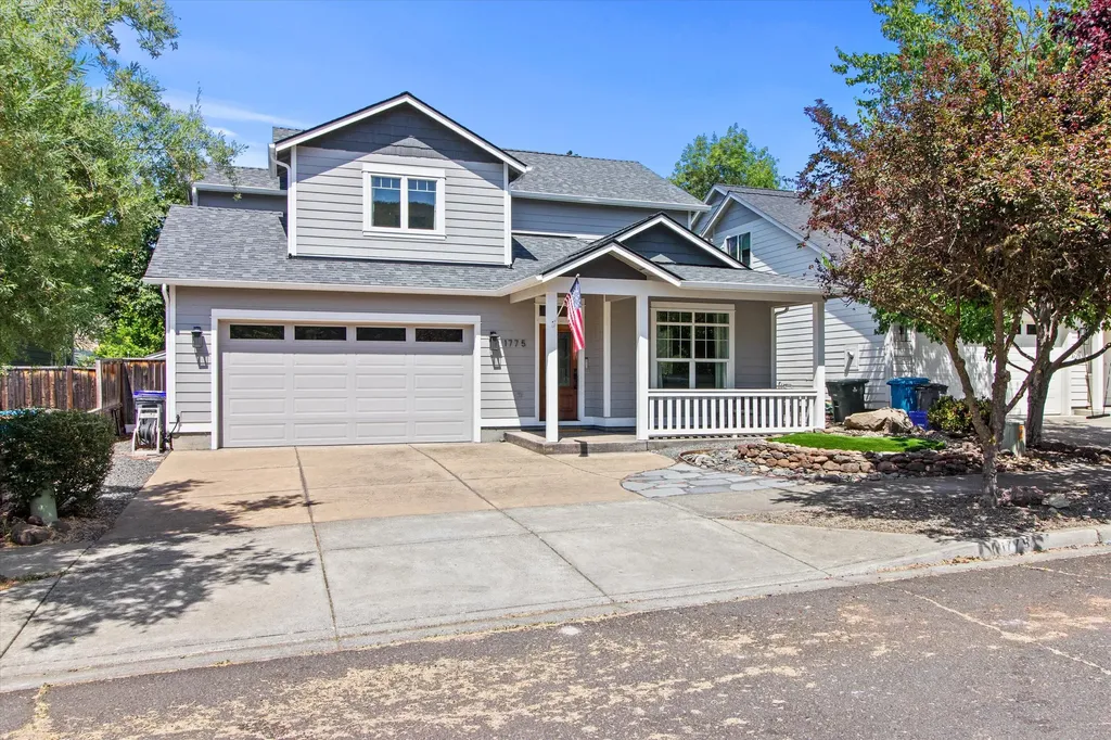 1775 Summer Place Talent OR 97540