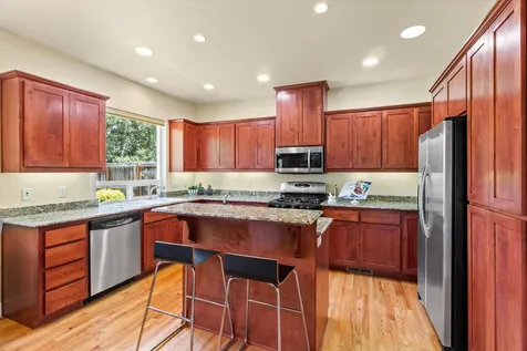 1775 Summer Place Talent OR 97540