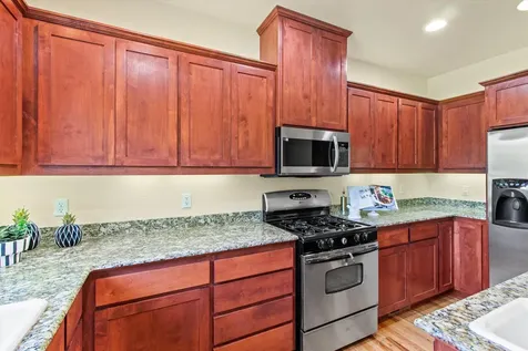 1775 Summer Place Talent OR 97540