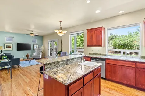 1775 Summer Place Talent OR 97540