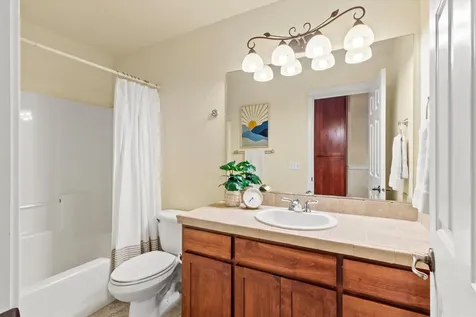 1775 Summer Place Talent OR 97540