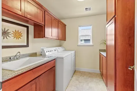 1775 Summer Place Talent OR 97540