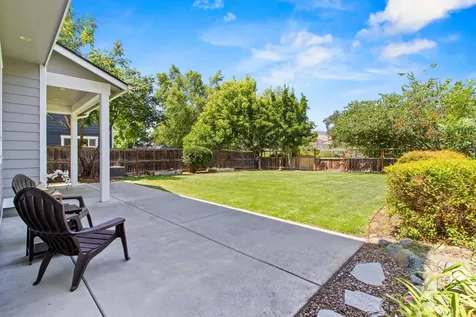 1775 Summer Place Talent OR 97540