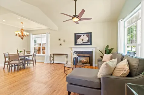 1775 Summer Place Talent OR 97540