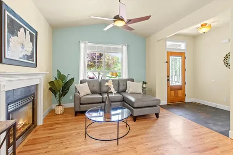 1775 Summer Place Talent OR 97540