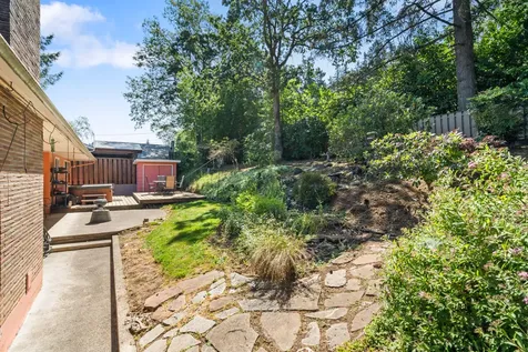 2120 W 23rd Avenue Eugene OR 97405