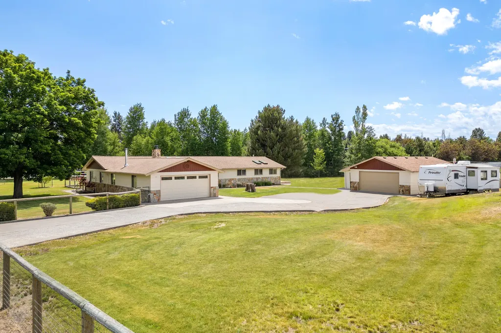 21697 Old Red Road Bend OR 97702