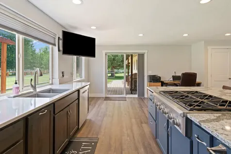 21697 Old Red Road Bend OR 97702