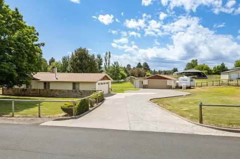21697 Old Red Road Bend OR 97702