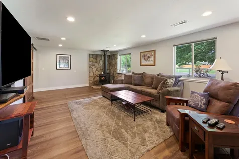 21697 Old Red Road Bend OR 97702