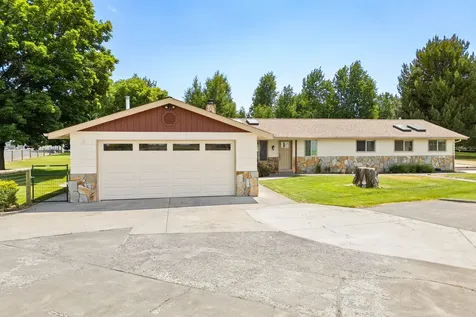 21697 Old Red Road Bend OR 97702
