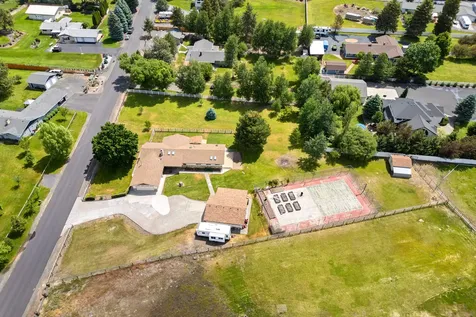 21697 Old Red Road Bend OR 97702