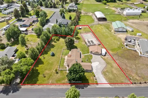 21697 Old Red Road Bend OR 97702