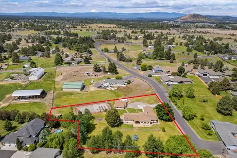 21697 Old Red Road Bend OR 97702