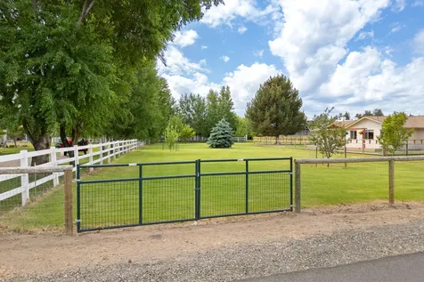 21697 Old Red Road Bend OR 97702