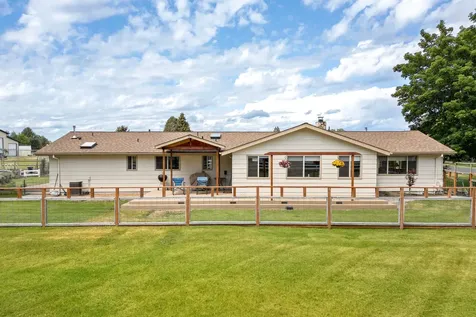 21697 Old Red Road Bend OR 97702