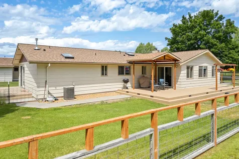 21697 Old Red Road Bend OR 97702