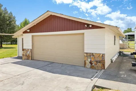 21697 Old Red Road Bend OR 97702