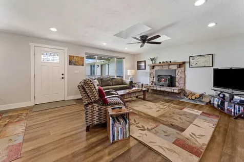 21697 Old Red Road Bend OR 97702