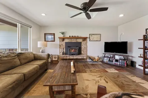 21697 Old Red Road Bend OR 97702