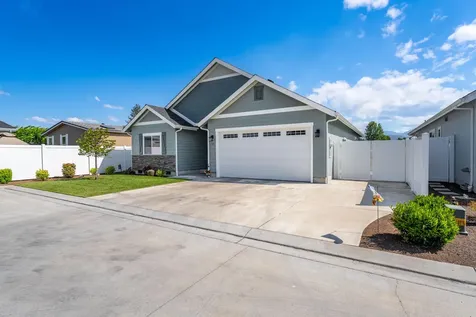 305 SW Tayberry Glen Lane Grants Pass OR 97527