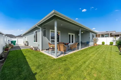 305 SW Tayberry Glen Lane Grants Pass OR 97527
