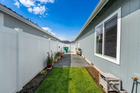 305 SW Tayberry Glen Lane Grants Pass OR 97527
