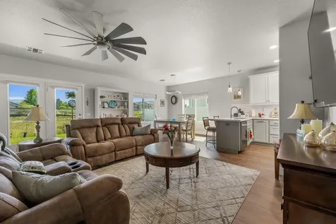 305 SW Tayberry Glen Lane Grants Pass OR 97527