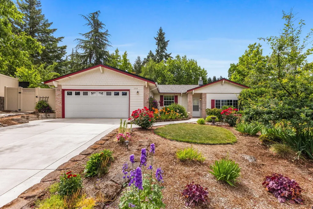 1710 Highlight Court S Salem OR 97302