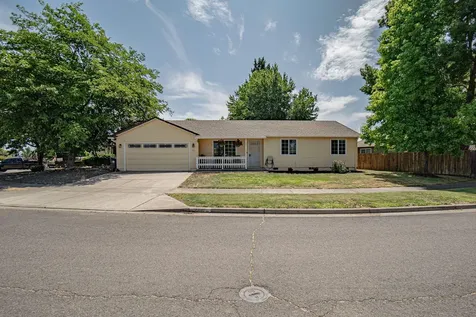 1841 Layla Drive Medford OR 97501