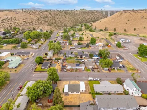 71 SW 2nd Street Madras OR 97741