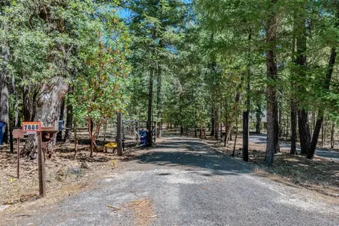 7888 Redthorne Road Rogue River OR 97537