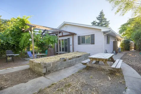 1342 SE Priscilla Lane Grants Pass OR 97526
