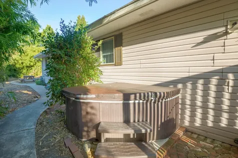 1342 SE Priscilla Lane Grants Pass OR 97526