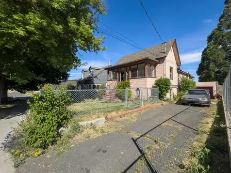 1034 High Street Klamath Falls OR 97601