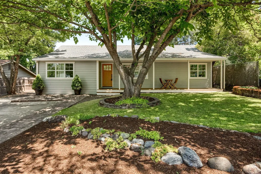 944 Mary Jane Avenue Ashland OR 97520