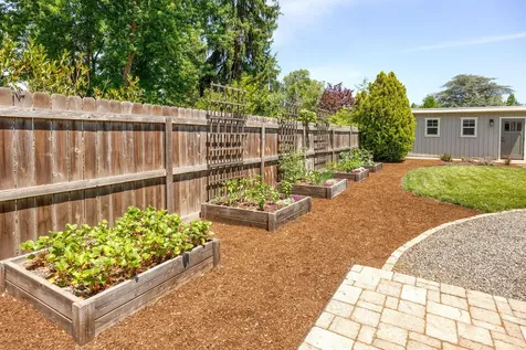 944 Mary Jane Avenue Ashland OR 97520