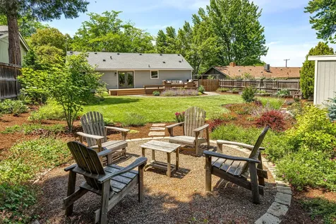 944 Mary Jane Avenue Ashland OR 97520