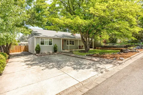 944 Mary Jane Avenue Ashland OR 97520
