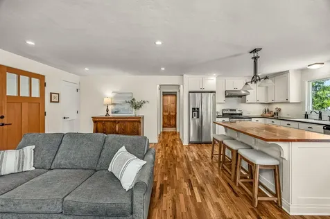 944 Mary Jane Avenue Ashland OR 97520