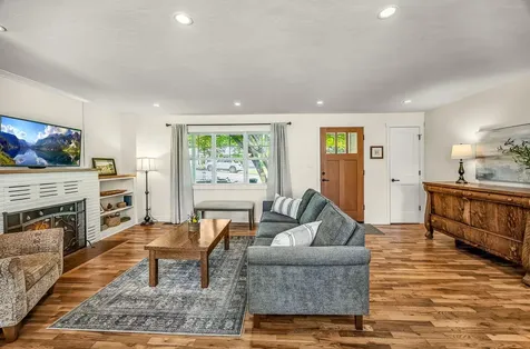 944 Mary Jane Avenue Ashland OR 97520