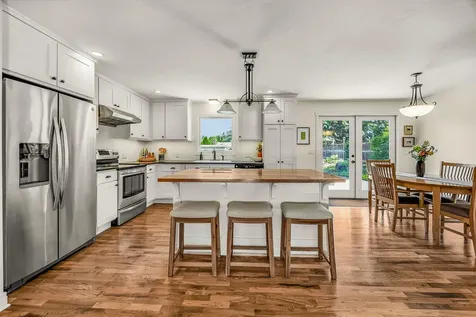 944 Mary Jane Avenue Ashland OR 97520