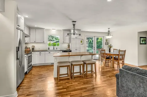 944 Mary Jane Avenue Ashland OR 97520