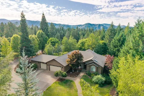 327 Whitestone Drive Grants Pass OR 97527