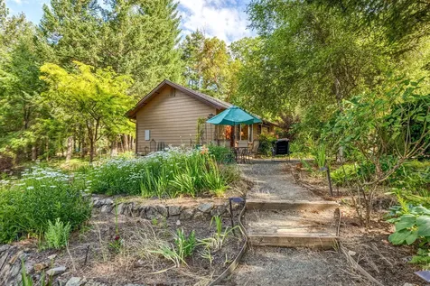 327 Whitestone Drive Grants Pass OR 97527